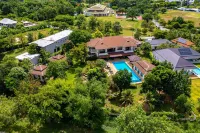 Large 6 Bed Luxury Villa on the Golf Course Phj Hoteles en Hua Hin