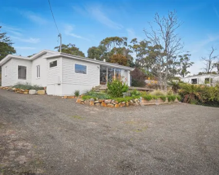 Little Darlin' The Shack Hotels in Port Arthur