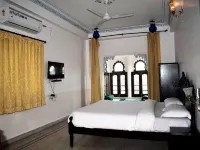 Thamla Haveli - Heritage Lake View Hotel
