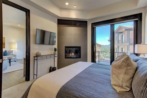Juniper Landing 3 Bedroom by AvantStay Condo in Park City Mountain Resort w Pool Hot Tub Gym
