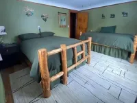 Lakeside Cabin with Sunset View & Fireplace Hotels in Conneaut