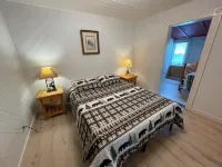 Parquet House - A Charming 8 Bedroom Waterfront Property ~ in the Heart of Inlet Hotel a Inlet