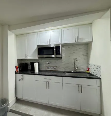 Cozy Studio Apartment in WPB, very close to the airport Отели рядом с достопримечательностью «Маунтс Ботаникал Гарден»