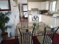 Attractive house perfectly located at crossing river, 10 min to Ottawa! โรงแรมในกาตินนัว