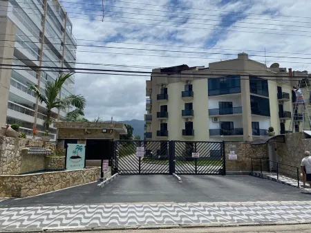 Apt well decorated and complete 50 meters from the beach + beach service