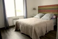 Flat T5 luminous of 100 m2 (3 rooms) with balcony and parking Hotels in Fouras