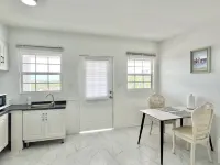 Cozy Apartment in Venetian RD within 10 min Airport