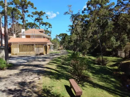 WONDERFUL house in gated community with 4 suites Отели рядом с достопримечательностью «Escola Mineira de Falcoaria»