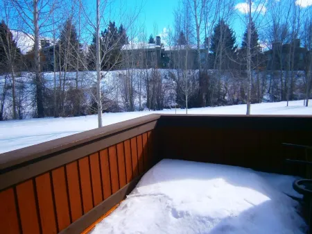 *July 4th Special  !! * Spacious 2 BR 2BA Sun Valley Condo