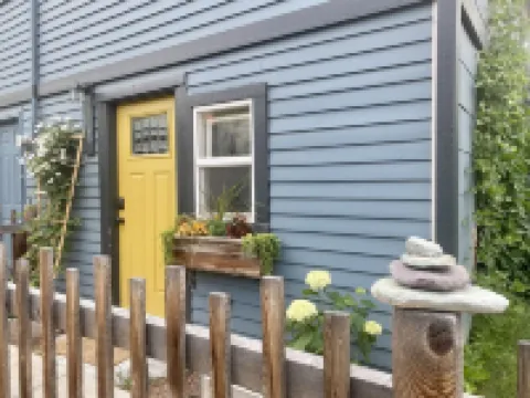 Trail Lovers Getaway - walk or bike to downtown