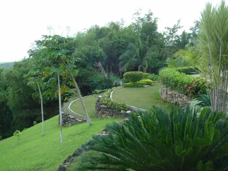 A Tranquil Tropical Retreat, Private with Personal Staff Отели в г. Лоей