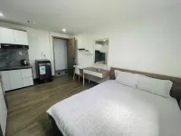 Royal Hotel & Apartment Các khách sạn gần Khu vui chơi trẻ em Jo Jo