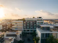 The Reef 28 Hotel & Spa - Luxury Adults Only - All Suites - with Optional All Inclusive Отели рядом с достопримечательностью «Пляжный клуб Kool»
