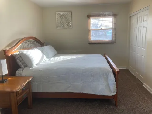 3 bedroom, 2 bath in a quiet neighborhood. Newly remodeled side of a duplex. Hotel a Grand Island