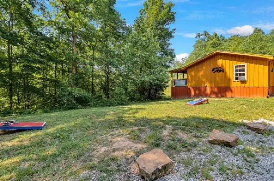 Romantic Red River Gorge Cabin w/ Hot Tub, Pond Views & Dog Friendly