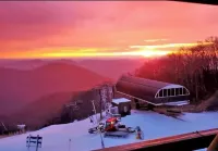 Ski-in/Out Birds Eye View Fireplace Dogok King Bed Các khách sạn ở Nelson County