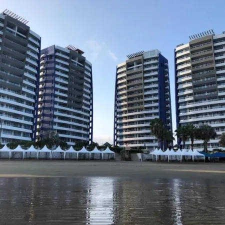 The ocean view condo Diamond Beach  2 bedroom with air and WiFi. 2 floor Отели в г. Тонсупа