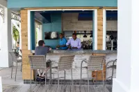 Marigot Marina Apartment 6a, with free Zoetry Hotel access