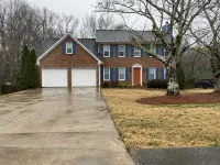 Beautiful House 4 ENTIRE Family near Suntrust Park Отели рядом с достопримечательностью «Шесть флагов над Джорджией»