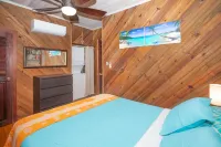 2B/1B Cabana AC and steps to the beach! With sparkling pool & Starlink Wifi