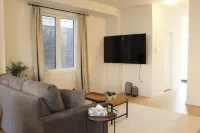 Newly Built 3-bedroom house with WiFi, Parking and AC 15 mins to the Falls Hotels in Thorold