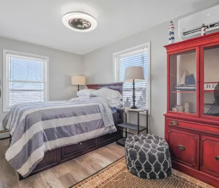 Beachfront Property with 3 Bedrooms, 2 Bathrooms, Laundry Room - Sleeps 6