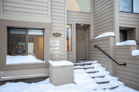 Stunning Snowcreek in SV on Dollar Mtn.... ski in ski out!