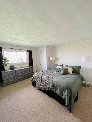 Short Drive to Point Pelee! Forget Your Worries in This Spacious & Serene Space Hotels in Leamington