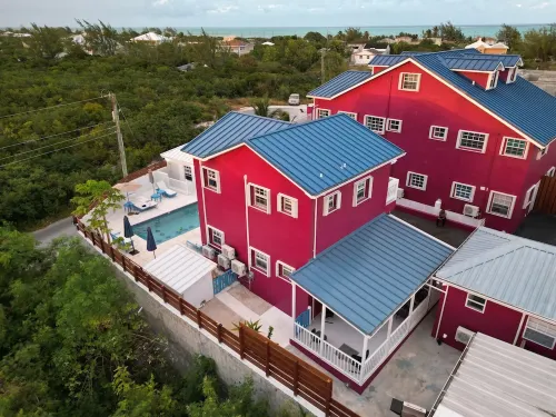 Forget your worries in this serene space. Pool view, top floor. Privacy gate. Hotels in Wheeland Settlement