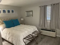 Beautiful 1 bedroom condo-sleeps 6.Lake views. PRIME Lacation to all attraction