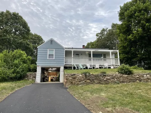 Updated Ranch in a quiet neighborhood 5 min from the beach and other amenities Hoteles en Westerly