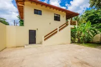 Spacious 1 BR Apartment in Tamarindo, Only Steps from the Beach.