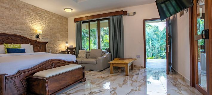 Paradise Hot Springs Hotels in San Carlos