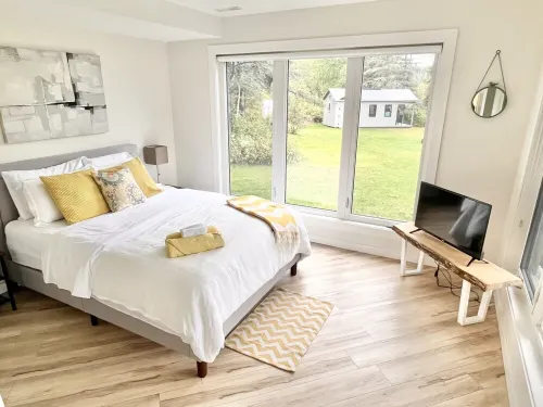 Brand new luxury waterfront cottage