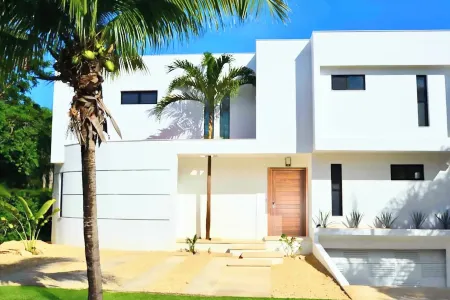 Villa Pearl private pool 5 min walk to the beach 8 min walk to 5th Avenue