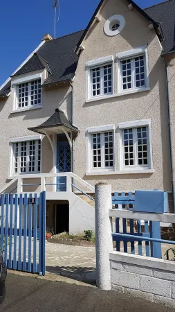 House in the heart of Saint Briac in a quiet area and 10 minutes walk from the beach Отели рядом с достопримечательностью «Dinard Golf»