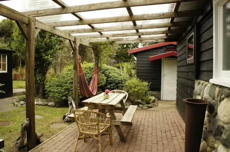 Welcome Home Cottage, Manapouri, Fiordland