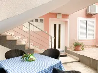 Bright apartment with terrace -3 people
