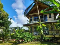 BEACHFRONT & Ocean View Second Floor