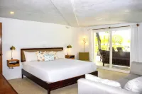 Oceanfront 4 Bedroom Bungalow with Private Pool, Large Beach Area and Staff