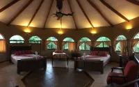 Toucans, Mountains & Waterfalls! Jungle Villa, 5-8 BR, with full staff. Hotels near Centro de Eventos las Cuadras