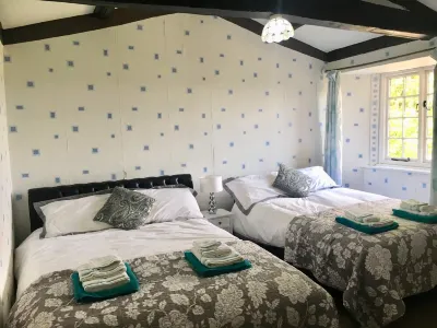 Spacious Countryside / Suburban Retreat Hotels in der Nähe von Coombe Country Park