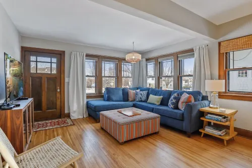 Rarely Available - Downtown Wayzata Home Hotels in Wayzata