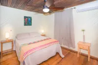 Two Story 3/Bd 2Bath, w Pool and steps to the best snorkeling on the island - Boutique