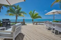 Incredible Beach Front Villa with a Pool & Shipwreck Snorkeling!