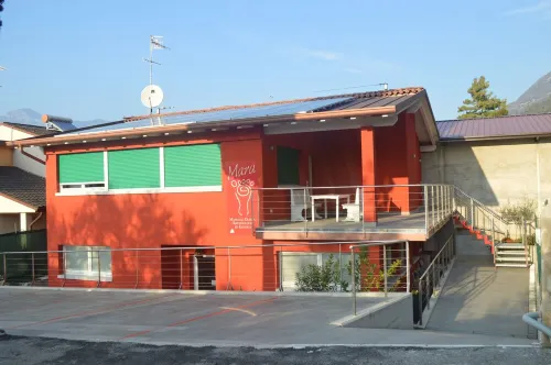 Quiet holidays, in an area surrounded by greenery, 100 mt from the center