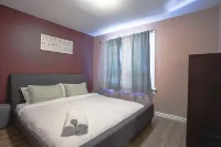 Bright 3BDRM 1 min. from the Falls w/ Free Parking