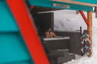 Slope-Side Bliss: A-Frame Haven with Private Hot Tub (Sleeps 7) Hotels in North Okanagan