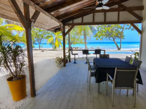 Grande Villa Privée 200m² sur Lagon, vue mer 180° Hôtels à : Rangiroa