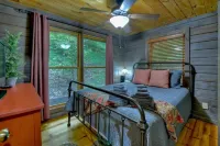 Sunset on ASKA - Mountain Views, Hot Tub, Fireplace